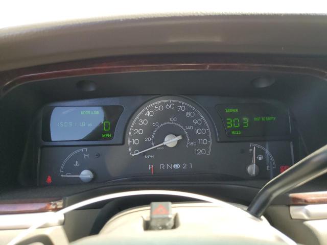 1LNHM81WX4Y677231 - 2004 LINCOLN TOWN CAR EXECUTIVE WHITE photo 9