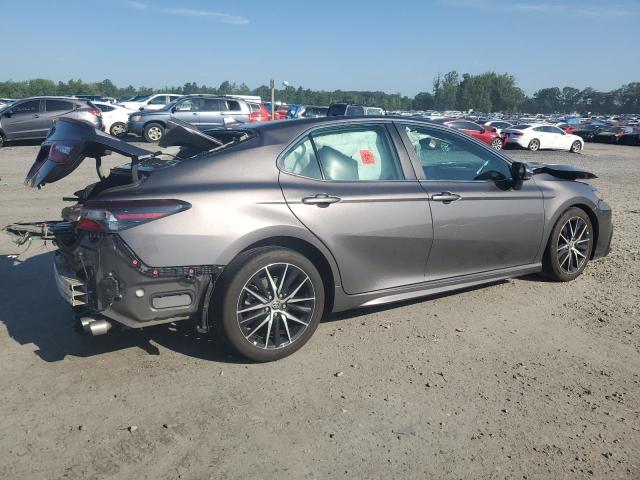 4T1T11AK1NU672547 - 2022 TOYOTA CAMRY SE GRAY photo 3