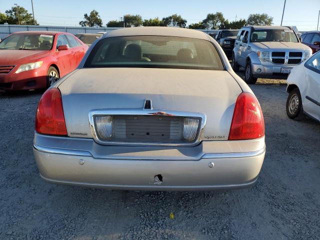 1LNHM81W74Y647703 - 2004 LINCOLN TOWN CAR EXECUTIVE SILVER photo 6