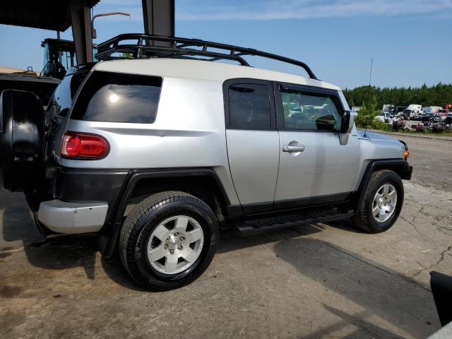 JTEBU11F070091508 - 2007 TOYOTA FJ CRUISER SILVER photo 3