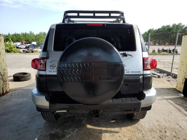 JTEBU11F070091508 - 2007 TOYOTA FJ CRUISER SILVER photo 6