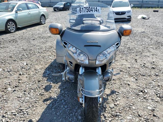 1HFSC47082A100511 - 2002 HONDA GL1800 GOLD photo 2