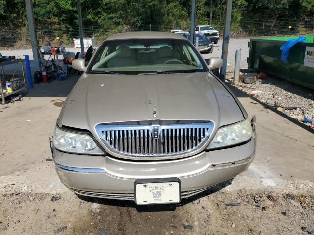 1LNHM81W74Y635261 - 2004 LINCOLN TOWN CAR EXECUTIVE Braun Foto 5
