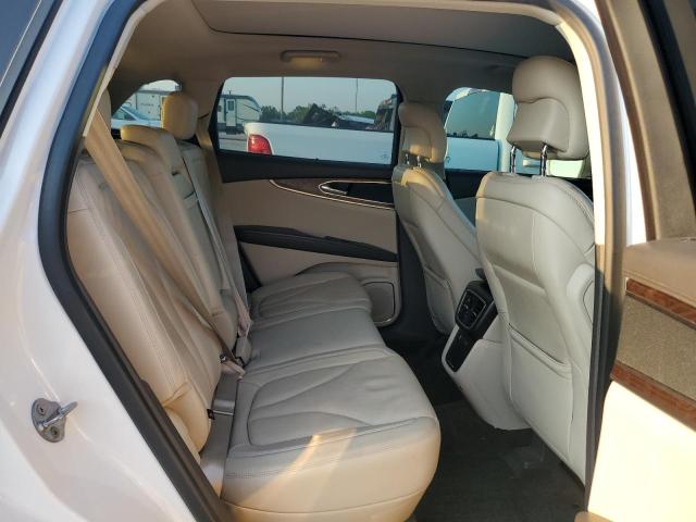 2LMTJ8LR1GBL57215 - 2016 LINCOLN MKX RESERVE თეთრი ფოტო 11