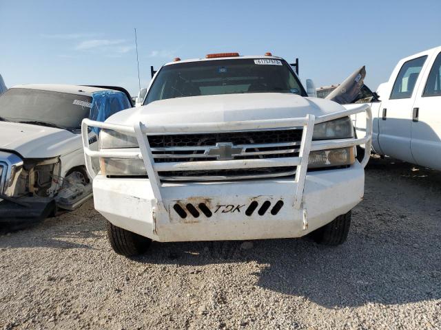 1GCJC33U26F187369 - 2006 CHEVROLET SILVERADO C3500 WHITE photo 5