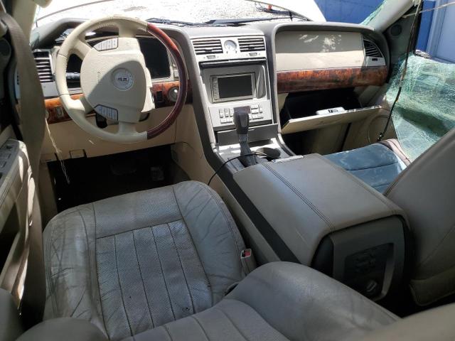 5LMFU28R54LJ29068 - 2004 LINCOLN NAVIGATOR CREAM photo 8