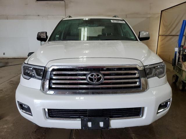 5TDDW5G14JS155807 - 2018 TOYOTA SEQUOIA PLATINUM WHITE photo 5