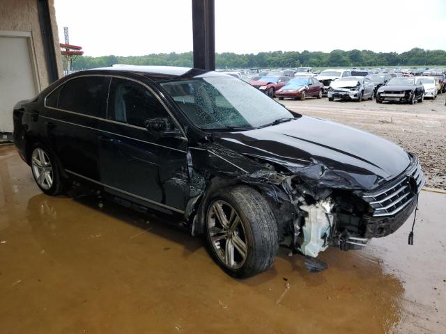 1VWAT7A37HC072558 - 2017 VOLKSWAGEN PASSAT S BLACK photo 4