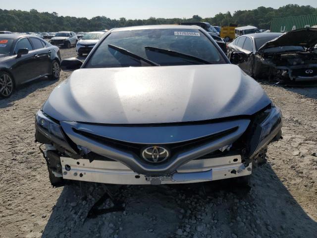 4T1G11AK9RU896480 - 2024 TOYOTA CAMRY SE NIGHT SHADE SILVER photo 5