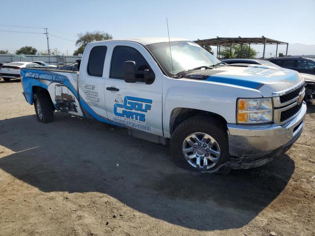 1GC2CVC82DZ363612 - 2013 CHEVROLET SILVERADO C2500 HEAVY DUTY WHITE photo 4