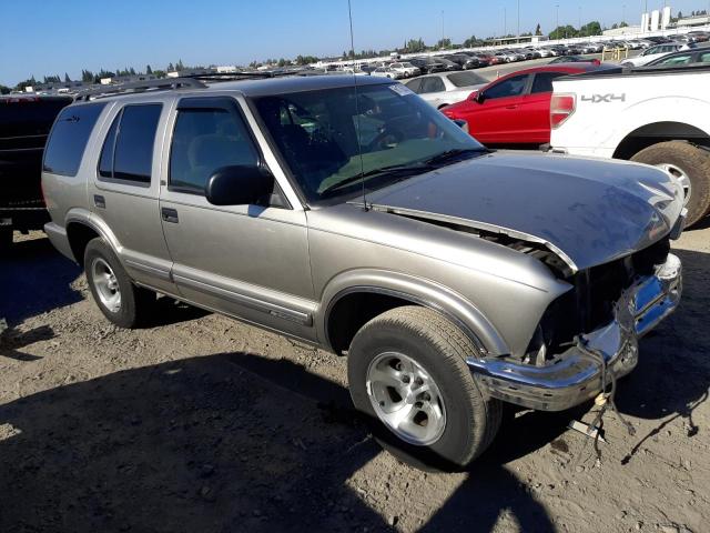 1GNCS13W612146106 - 2001 CHEVROLET BLAZER TAN photo 4