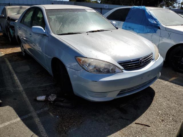 4T1BE32K75U528897 - 2005 TOYOTA CAMRY LE BLUE photo 4