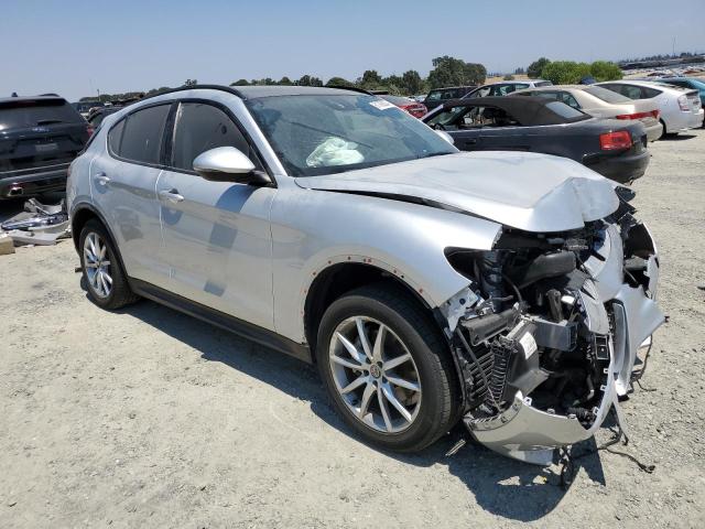 ZASFAKNN0J7B92754 - 2018 ALFA ROMEO STELVIO TI SPORT SILVER photo 4