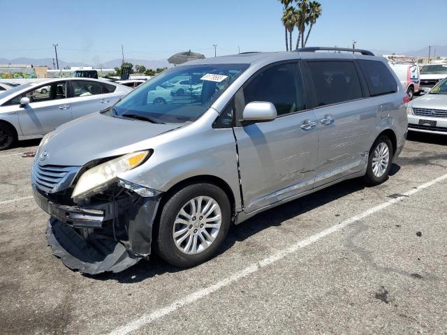 5TDYK3DC4DS390381 - 2013 TOYOTA SIENNA XLE SILVER photo 1