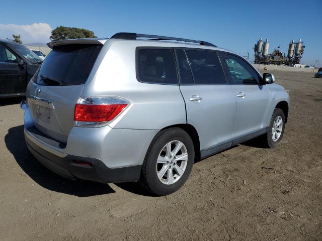 5TDZK3EH8DS112386 - 2013 TOYOTA HIGHLANDER BASE SILVER photo 3