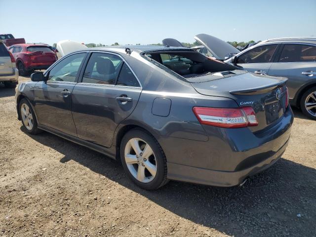 4T1BF3EK7BU689822 - 2011 TOYOTA CAMRY BASE رمادي صورة 2