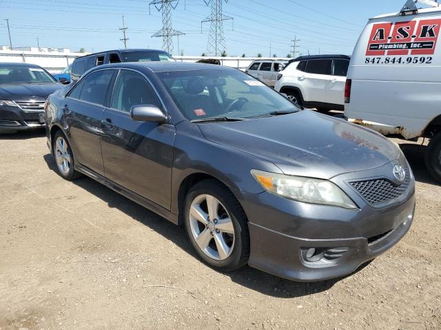 4T1BF3EK7BU689822 - 2011 TOYOTA CAMRY BASE رمادي صورة 4