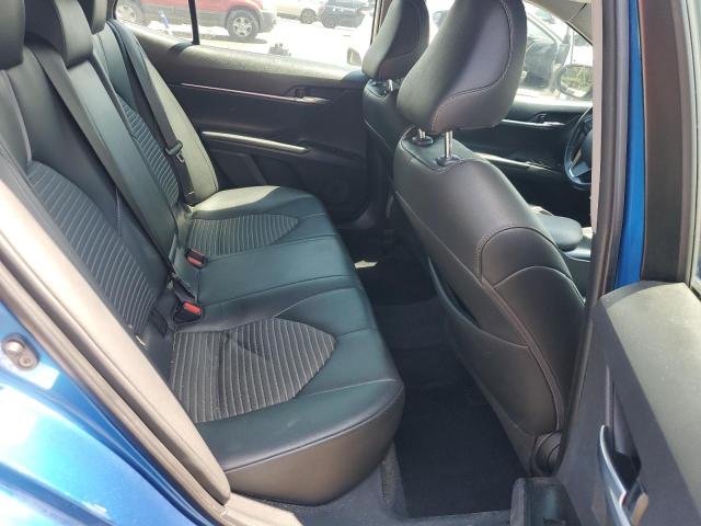 4T1B11HKXJU096971 - 2018 TOYOTA CAMRY L BLUE photo 10