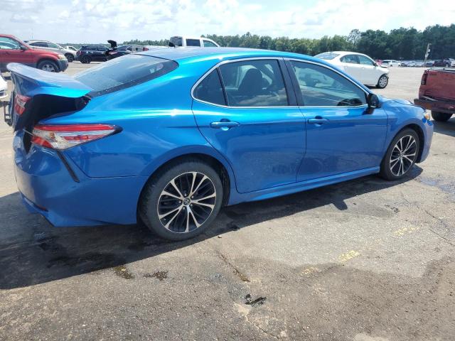 4T1B11HKXJU096971 - 2018 TOYOTA CAMRY L BLUE photo 3