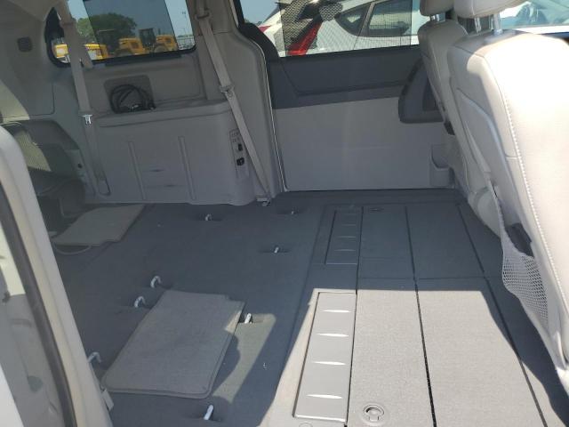 2A4RR5DX3AR123956 - 2010 CHRYSLER TOWN & COU TOURING WHITE photo 11