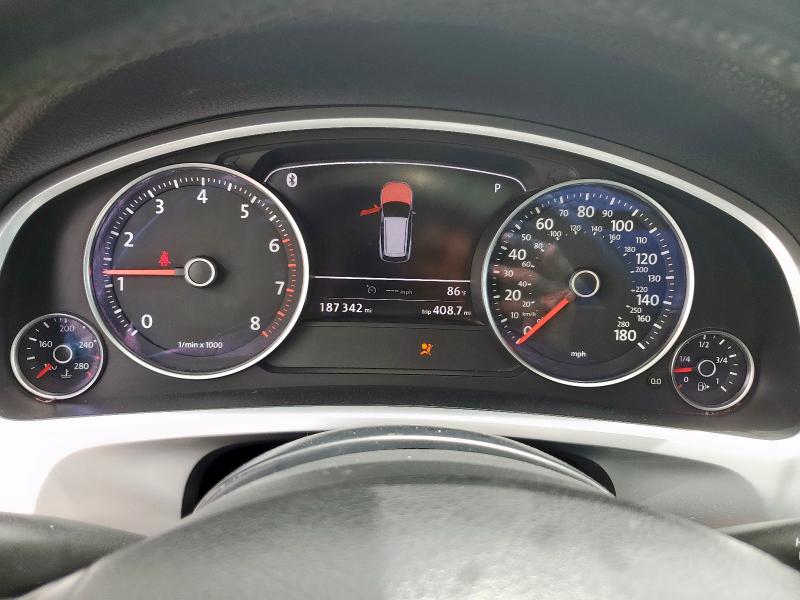 WVGEF9BP9DD011432 - 2013 VOLKSWAGEN TOUAREG V6 SILVER photo 9