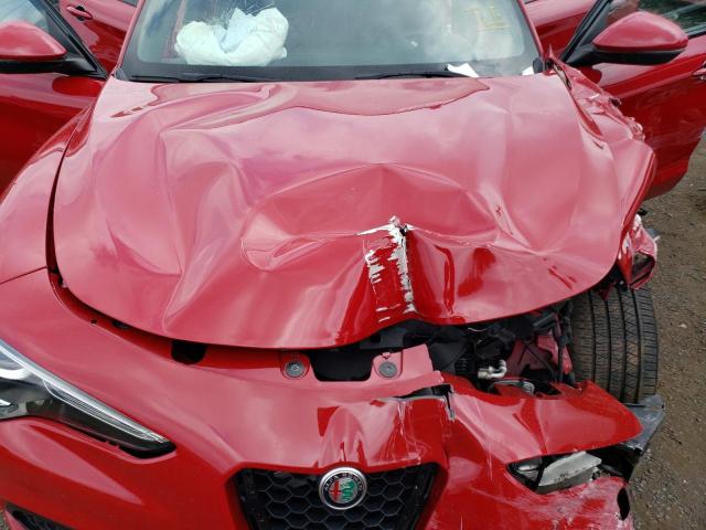 ZASFAKNN0J7B76733 - 2018 ALFA ROMEO STELVIO TI SPORT RED photo 11