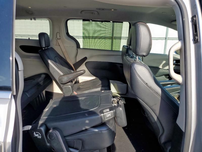 2C4RC1BG7JR110226 - 2018 CHRYSLER PACIFICA TOURING L SILVER photo 11