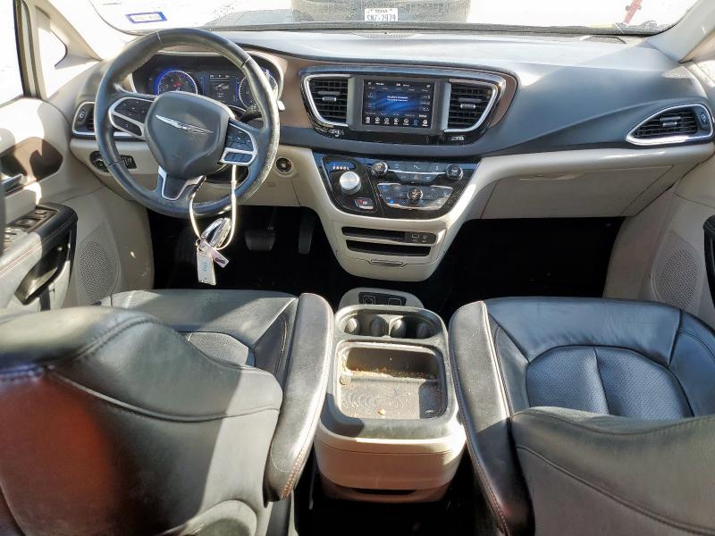 2C4RC1BG7JR110226 - 2018 CHRYSLER PACIFICA TOURING L SILVER photo 8