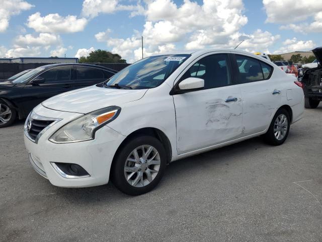 3N1CN7APXJL846128 - 2018 NISSAN VERSA S Weiß Foto 1