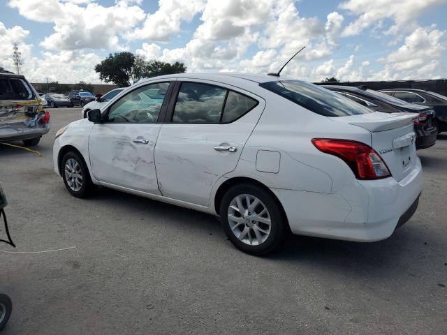 3N1CN7APXJL846128 - 2018 NISSAN VERSA S Weiß Foto 2