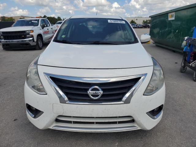 3N1CN7APXJL846128 - 2018 NISSAN VERSA S Weiß Foto 5