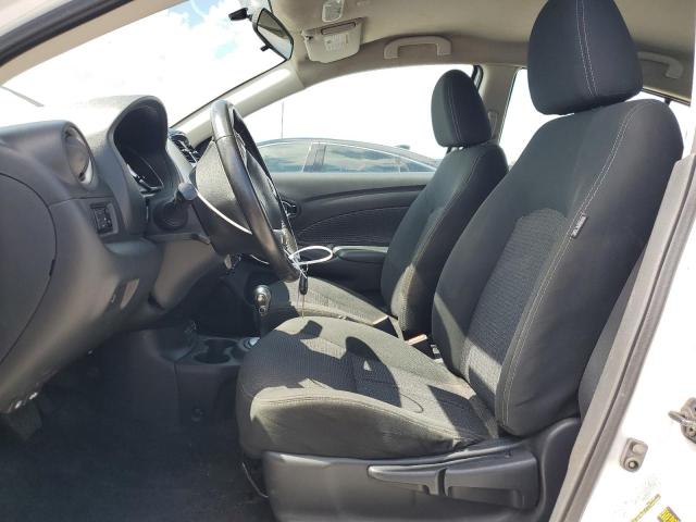 3N1CN7APXJL846128 - 2018 NISSAN VERSA S Weiß Foto 7