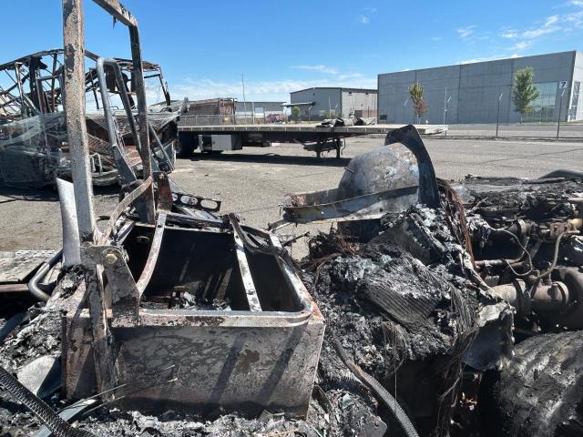 3AKJGEBG2ESFL0855 - 2014 FREIGHTLINER CASCADIA 1 烧焦的 照片 5