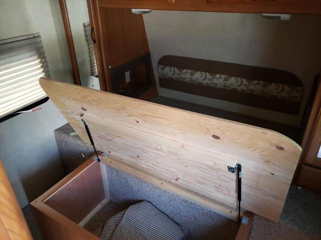 4YDT32325C1532305 - 2012 KEYSTONE SPRINTER TWO TONE photo 6