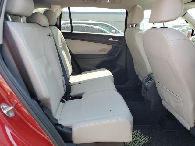 3VV2B7AX6JM159385 - 2018 VOLKSWAGEN TIGUAN SE RED photo 11