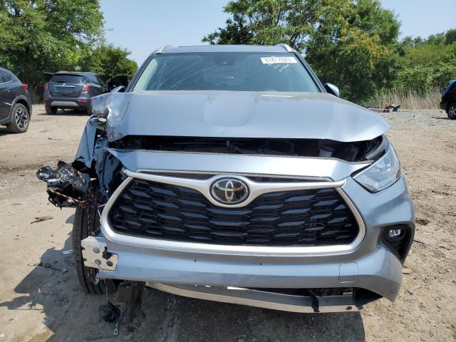 5TDGZRBH7NS202124 - 2022 TOYOTA HIGHLANDER XLE Blau Foto 5