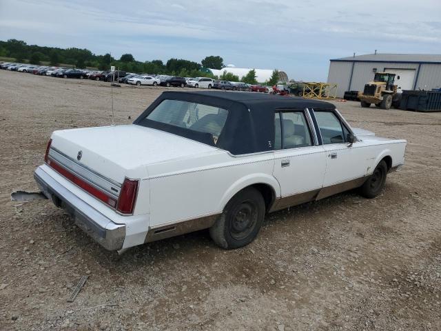 1LNBM82F1JY602661 - 1988 LINCOLN TOWN CAR SIGNATURE WHITE photo 3