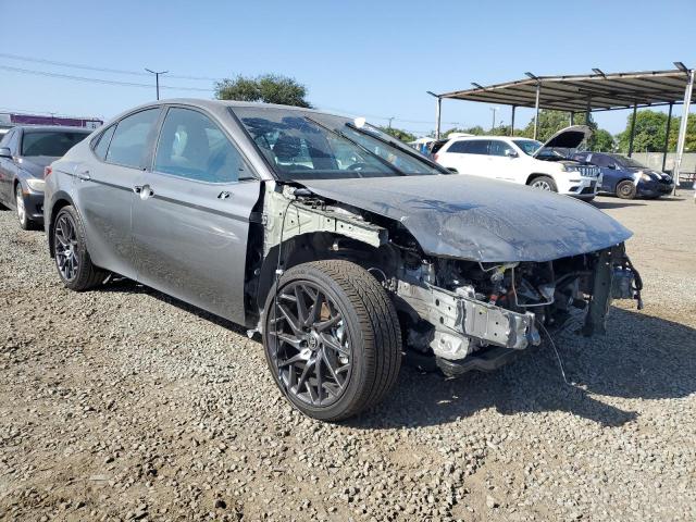 4T1DAACK3SU561124 - 2025 TOYOTA CAMRY XSE GRAY photo 4