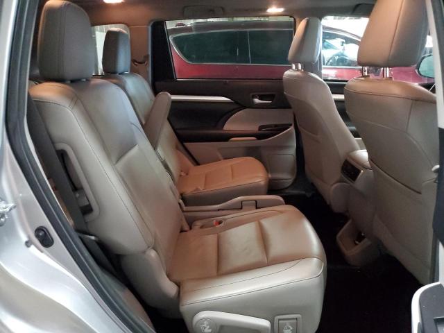 5TDJKRFH8GS261660 - 2016 TOYOTA HIGHLANDER XLE SILVER photo 11