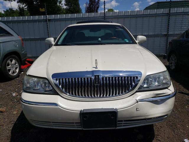 1LNHM83W84Y656102 - 2004 LINCOLN TOWN CAR ULTIMATE WHITE photo 5