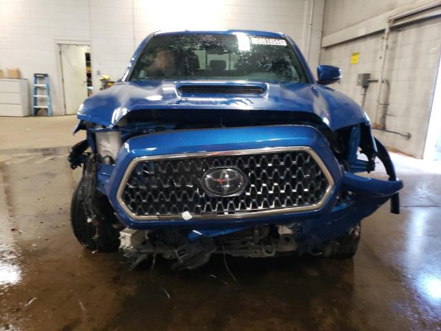 3TMDZ5BN7JM037364 - 2018 TOYOTA TACOMA DOUBLE CAB BLUE photo 5