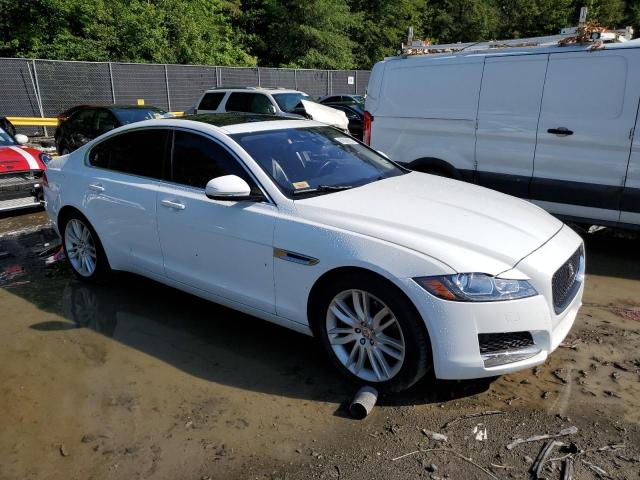 SAJBK4BV8HCY28358 - 2017 JAGUAR XF PRESTIGE WHITE photo 4