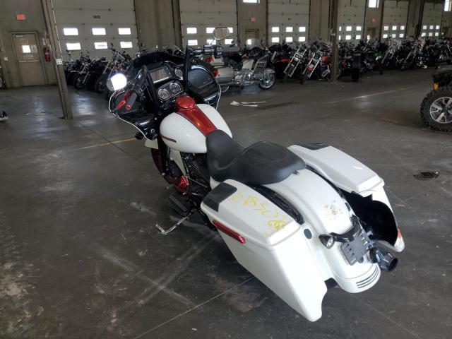 1HD1KTC16JB662576 - 2018 HARLEY-DAVIDSON FLTRXS ROAD GLIDE SPECIAL WHITE photo 3