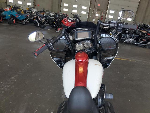 1HD1KTC16JB662576 - 2018 HARLEY-DAVIDSON FLTRXS ROAD GLIDE SPECIAL WHITE photo 5