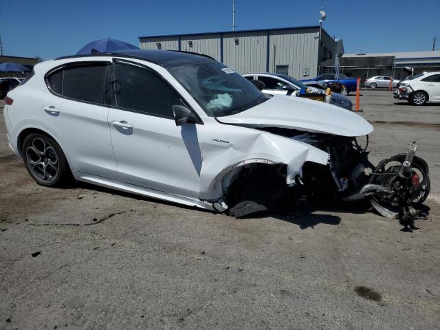 ZASPAKBN6P7D64318 - 2023 ALFA ROMEO STELVIO TI WHITE photo 4