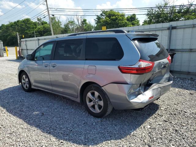 5TDKZ3DC0JS918558 - 2018 TOYOTA SIENNA LE Gümüş foto 2