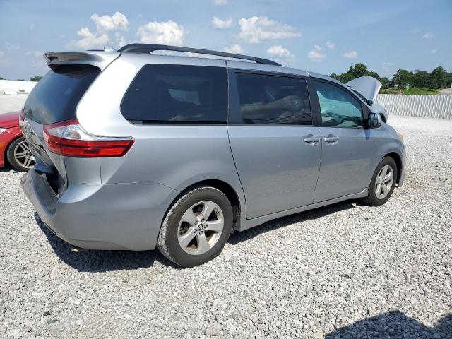5TDKZ3DC0JS918558 - 2018 TOYOTA SIENNA LE Gümüş foto 3
