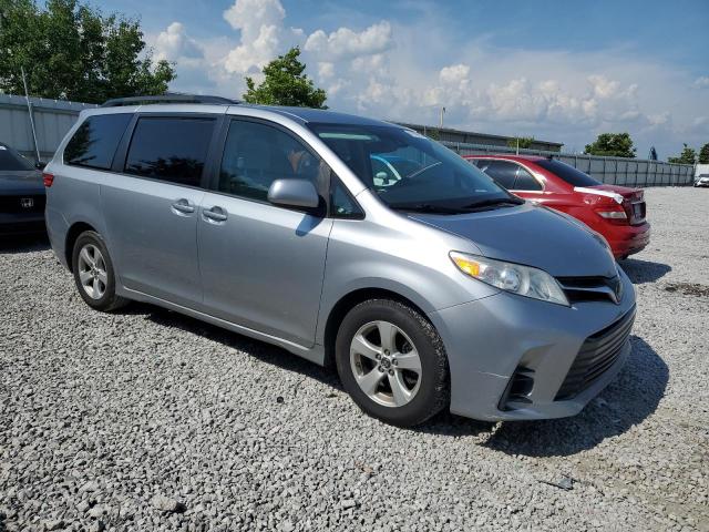 5TDKZ3DC0JS918558 - 2018 TOYOTA SIENNA LE Gümüş foto 4