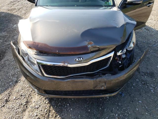 5XXGM4A7XDG137599 - 2013 KIA OPTIMA LX BROWN photo 11