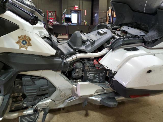 JH2SC7955JK002198 - 2018 HONDA GL1800 D WHITE photo 11